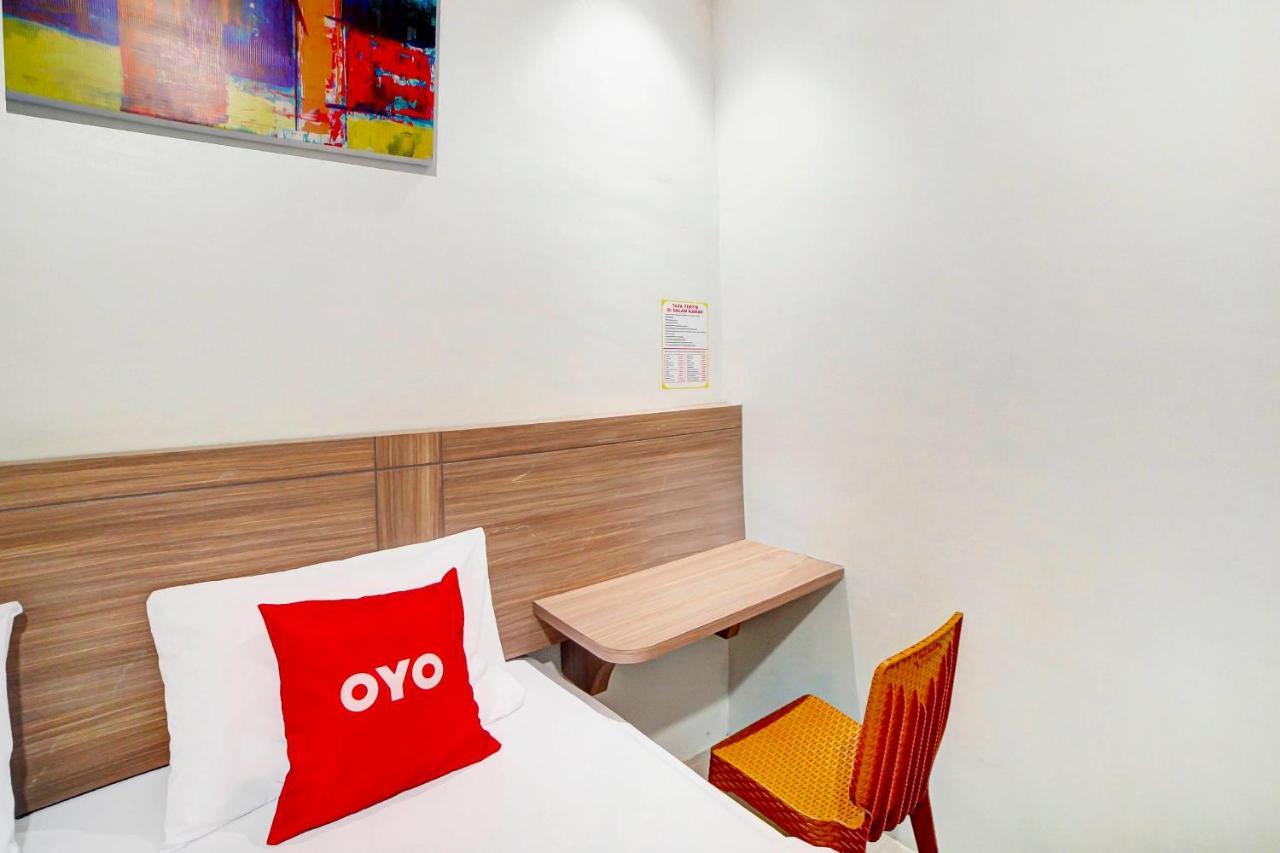 Oyo 91211 Mega Comfort Guest House Medan Exterior foto