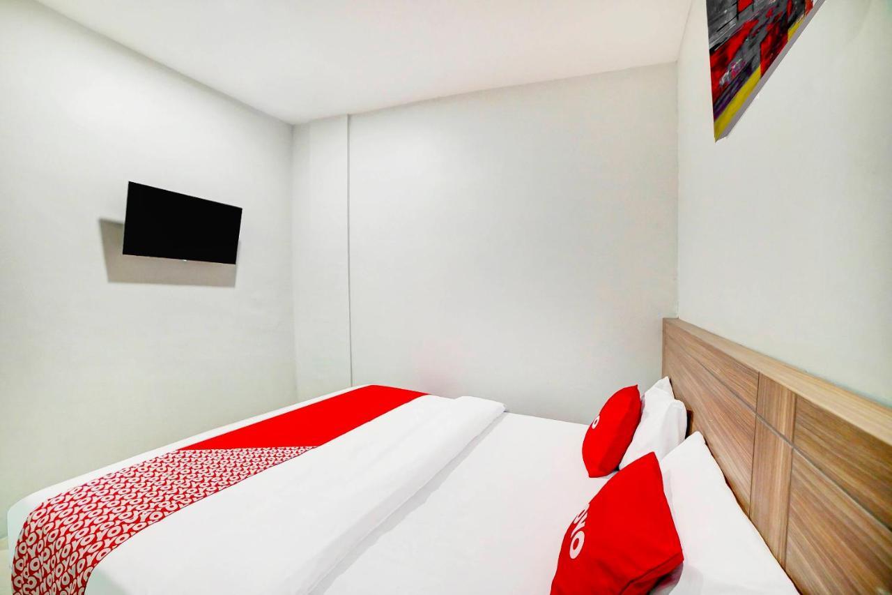 Oyo 91211 Mega Comfort Guest House Medan Exterior foto